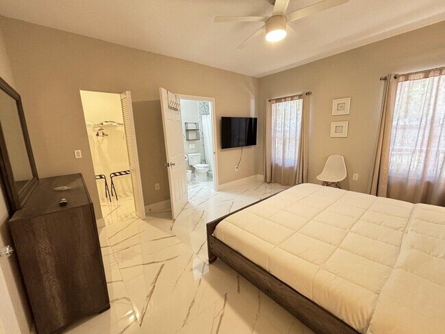 Building Photo - 1330 28th Ave