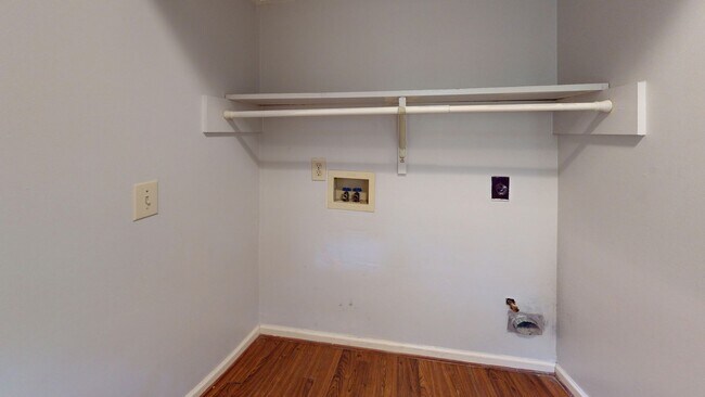 Building Photo - 335 Bent Tree Dr