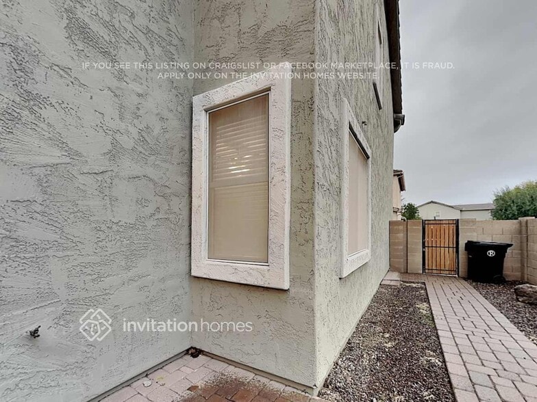 Building Photo - 10054 E Impala Ave