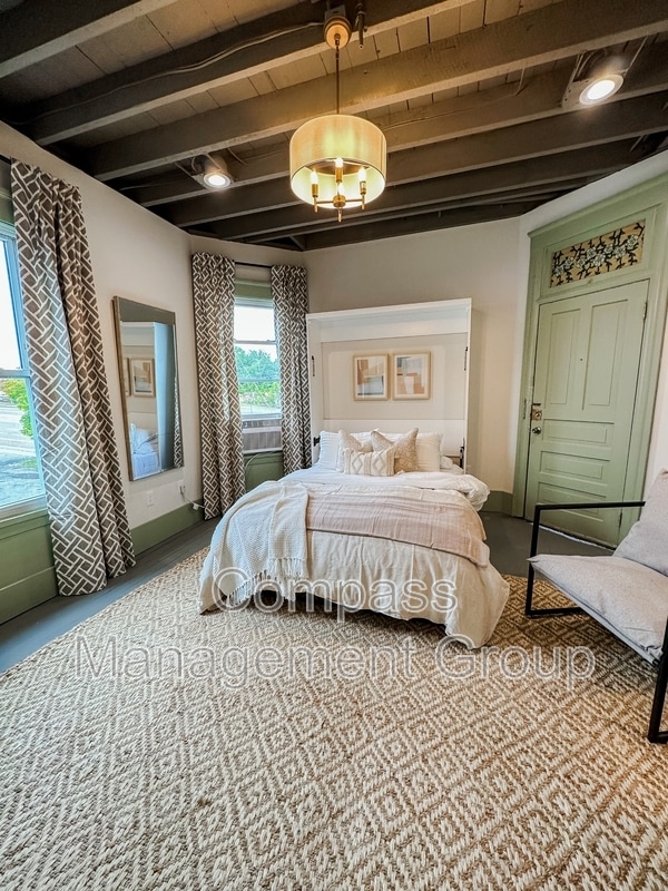 Building Photo - 813 Hall of Fame Dr