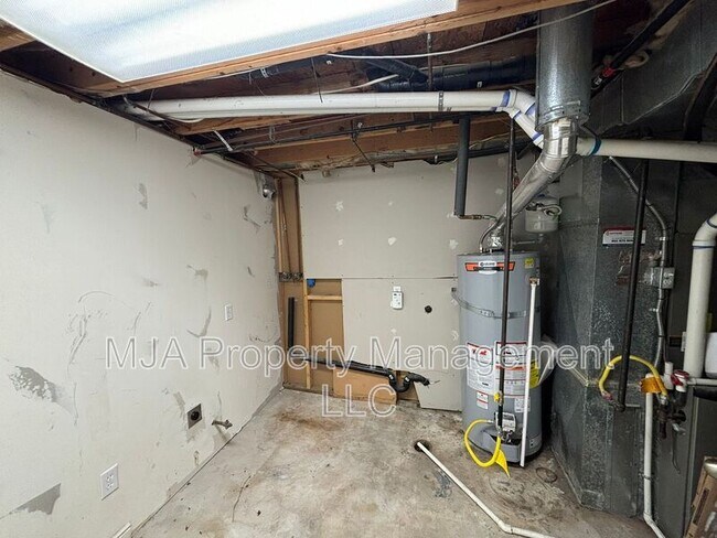 Building Photo - 7325 S Wood Grn Rd
