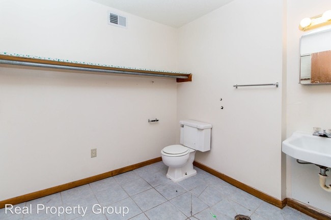 Building Photo - 1011 Southpark Dr