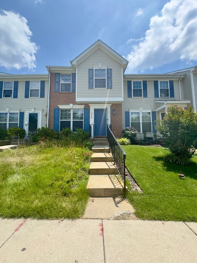 Primary Photo - Charming 3 Bedroom/2 Bathroom Apartment in...