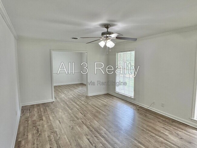 Building Photo - 2557 Woodley Rd