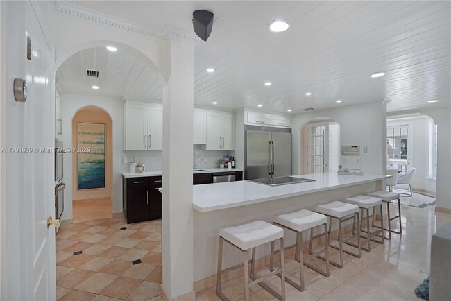 Building Photo - 4403 Monserrate St