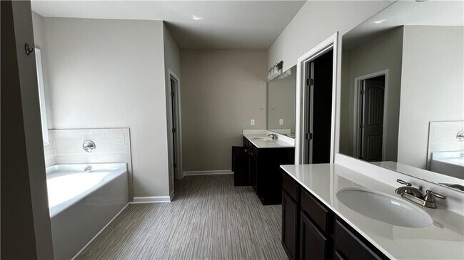 Building Photo - 3124 Hawthorne Path