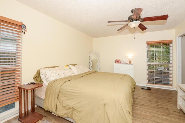 Building Photo - 2386 28th Ave SW