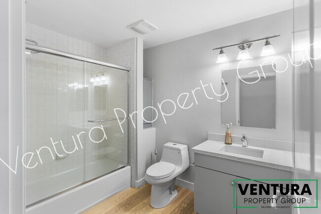 Building Photo - Spacious 2-Bedroom Condo with 2 Full Baths in Oxnards Channel Island