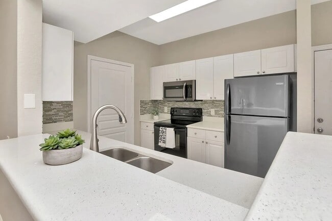 Building Photo - Charming 1BR with Natural Light