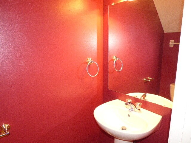 Building Photo - Brice Green 3 BR Condo!