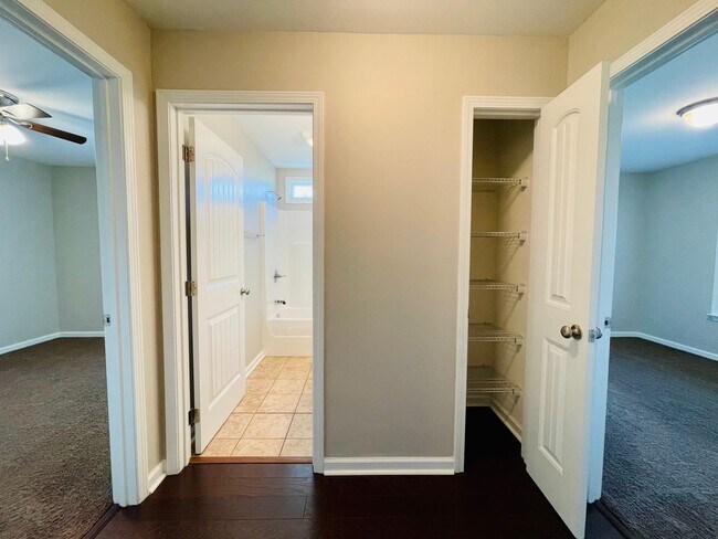 Building Photo - 1404 Abberbury Dr