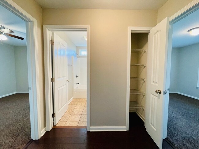 Building Photo - BEAUTIFUL 3 BR/2BA with 2 car garage. Priv...