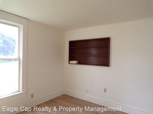 Building Photo - 3 br, 1.5 bath House - 164 E Delta