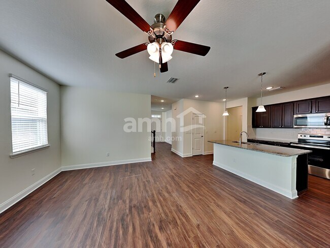 Building Photo - 347 Banyan Frst Dr