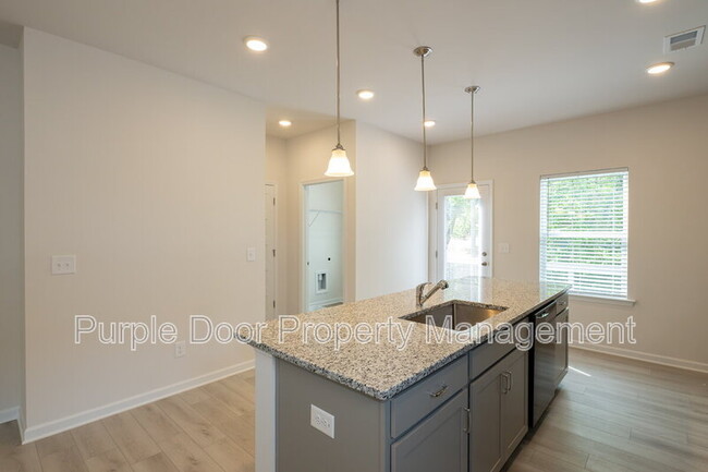 Building Photo - 1672 Eagle Dr