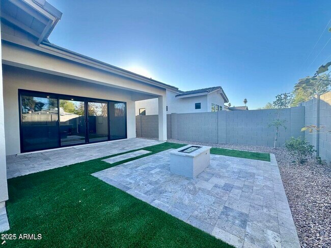 Building Photo - 6734 N 9th Dr