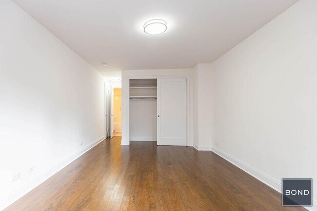 Building Photo - 145 E 16th St