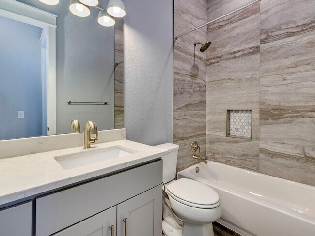 Building Photo - 103 E Walter Ave