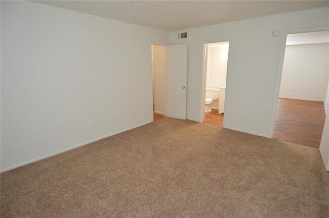 Building Photo - 8425 Cerro Cir