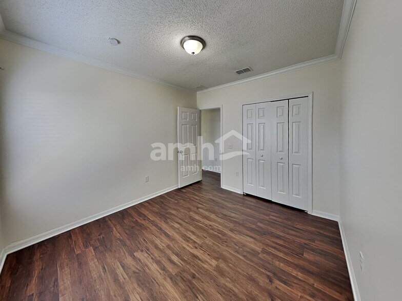 Building Photo - 306 Chiquita Ct