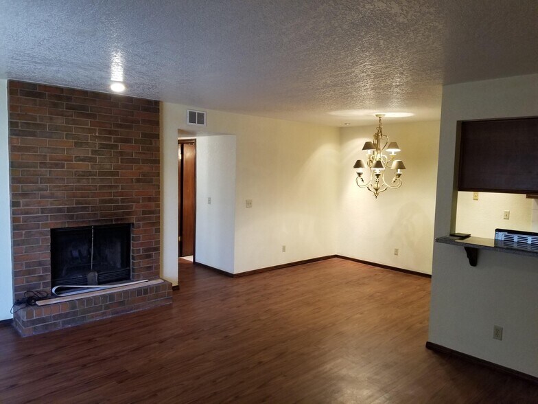 Living/ dining - 3200 W Britton Rd