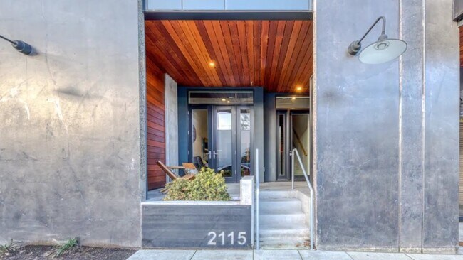 Building Photo - 2112 NW Quimby St