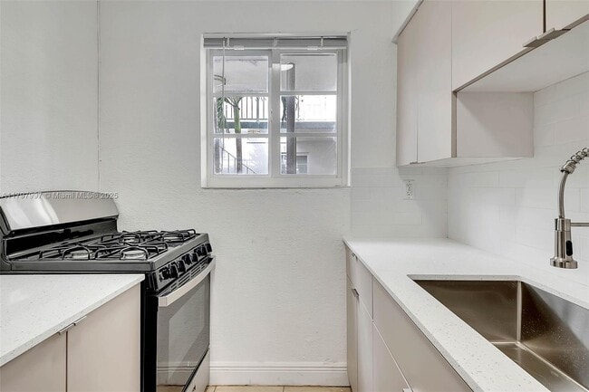 Building Photo - 6921 Rue Vendome