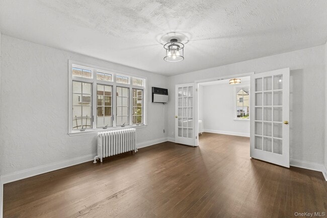 Building Photo - 202 E Garden Rd