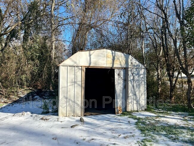 Building Photo - 935 Old Charlotte Rd SW