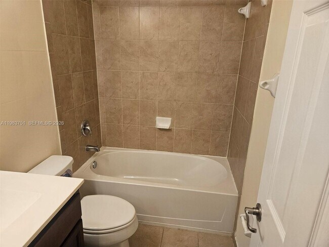 Building Photo - 142 SE 28th Ter