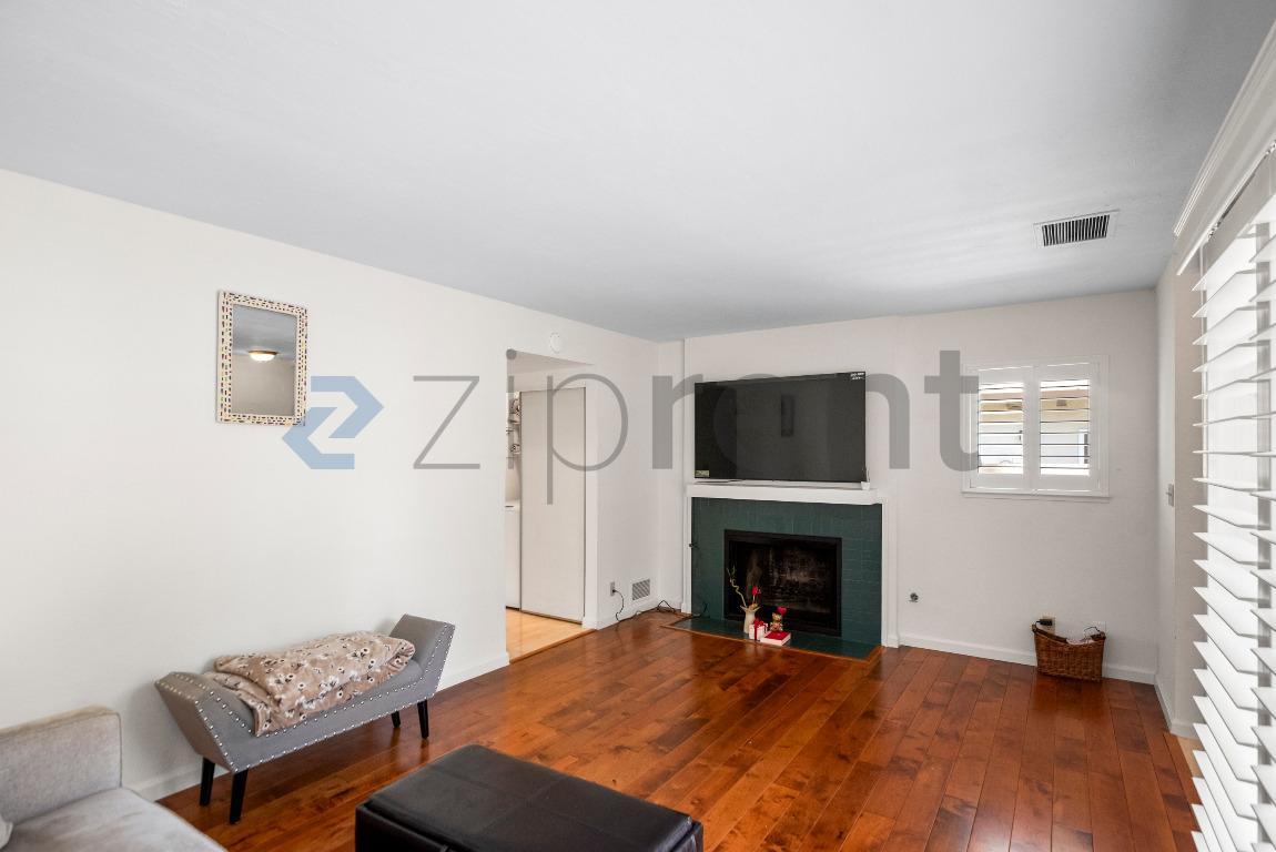 Building Photo - Unit