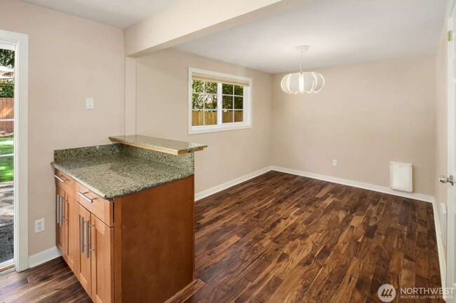 Building Photo - 4Bd/1.5Ba Kirkland House