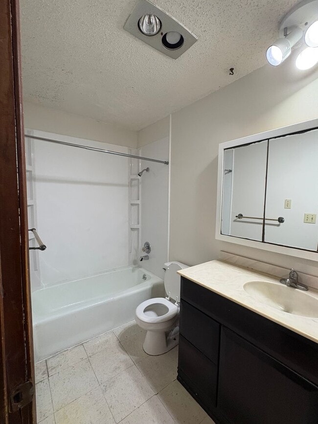 Building Photo - 828 Dondee Dr