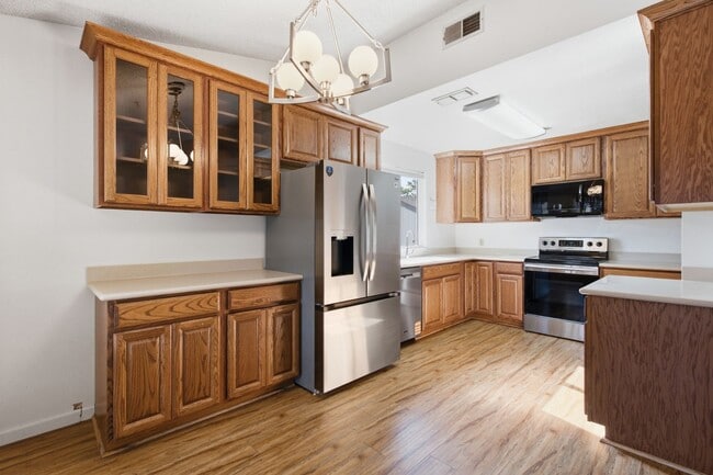 Building Photo - 7113 Mountainside Dr