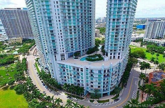 Primary Photo - 1900 N Bayshore Dr