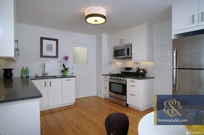 Building Photo - 89 Iris Ave