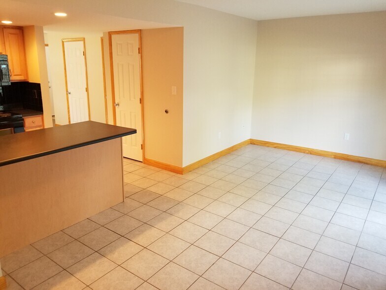 Building Photo - 307 W 31st St
