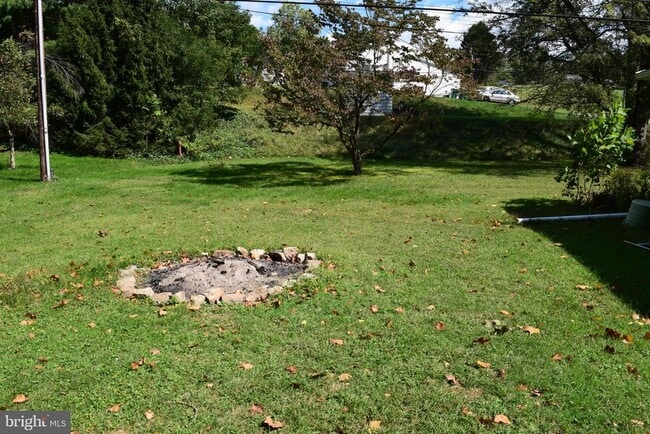 Building Photo - 999 Sunnyside Rd