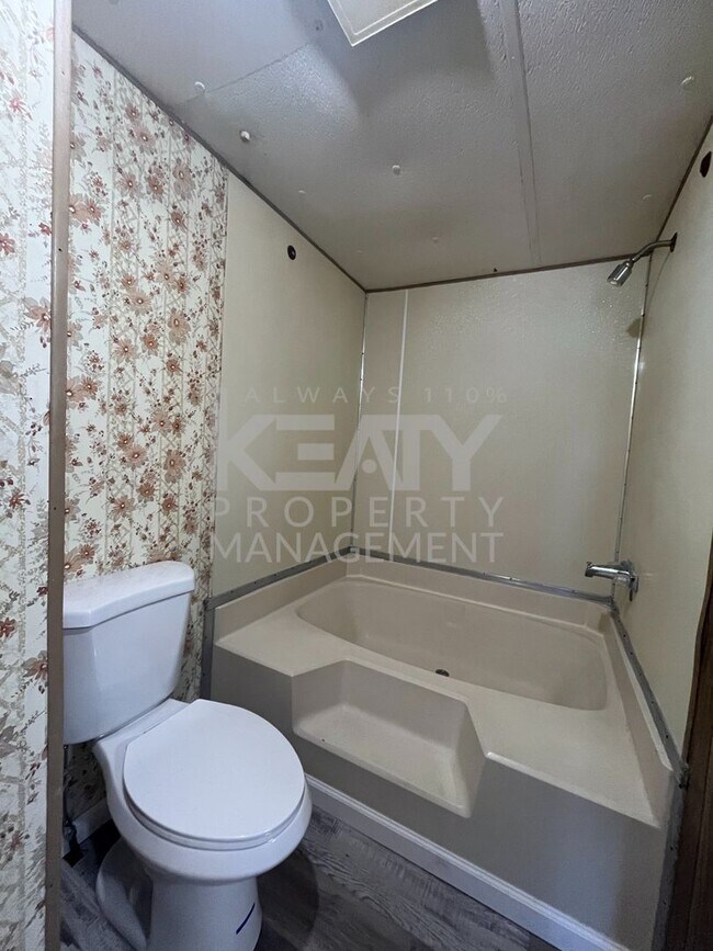 Building Photo - 2 Bedroom, 2 Bathroom Rental NOW Available!