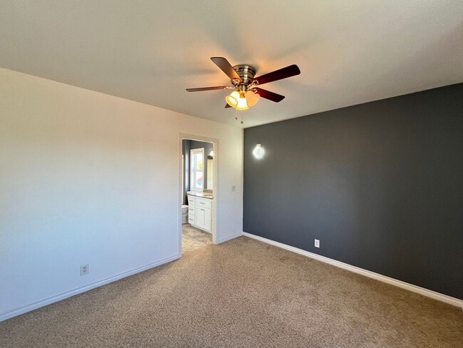 Building Photo - 1592 Kingston Way