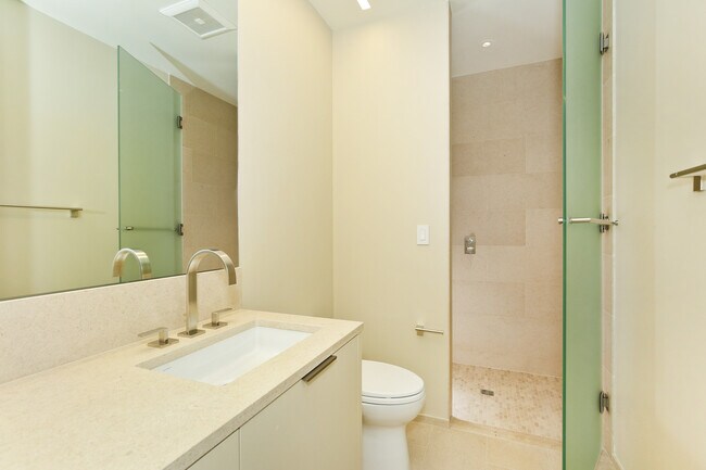 Building Photo - Luxurious Resort Lifestyle - Park Lane Ala...