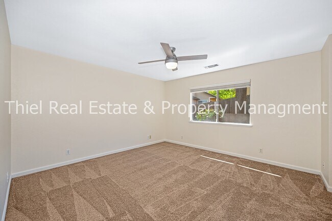 Building Photo - 2277 Knollwood Dr