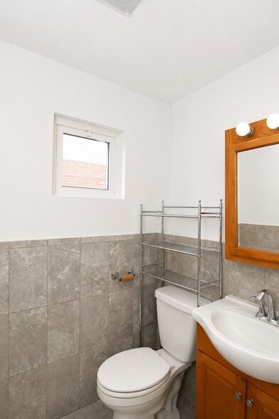 Building Photo - 4843 Elm St