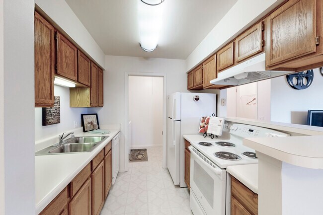 Building Photo - 1128 Johnson Dr