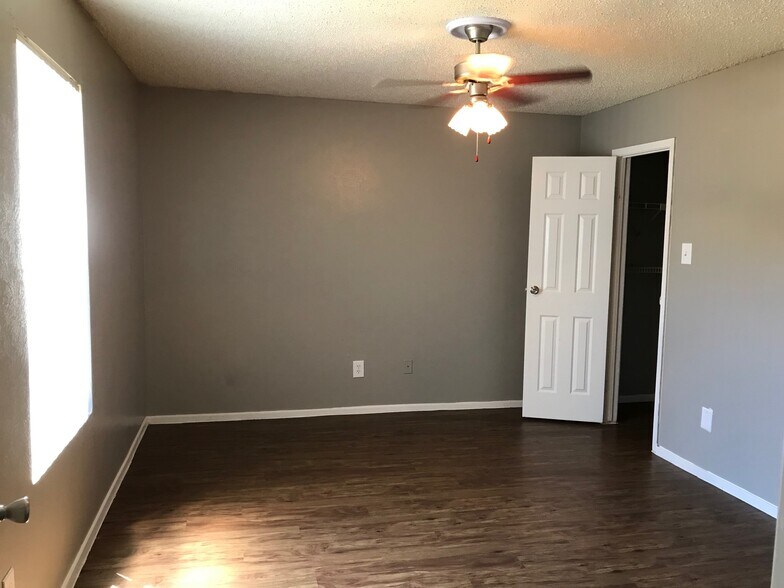 Building Photo - Ashleye Village