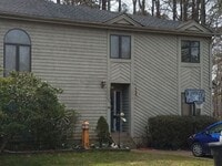 Building Photo - 2 bedroom 1.5 bath Duplex Close to the Beach