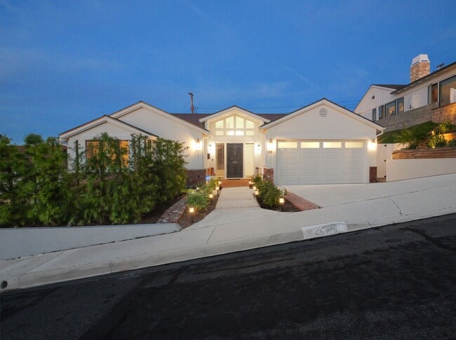 Building Photo - 108 Vía Mesa Grande