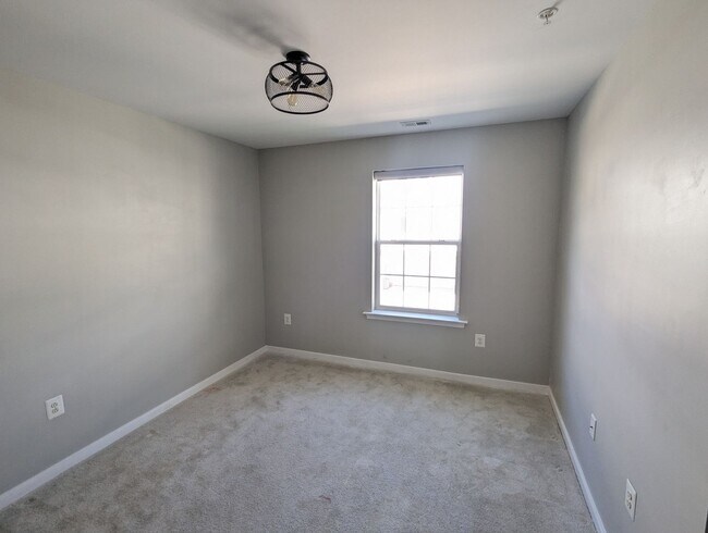 Building Photo - Two Level END UNIT condo in East of Market...