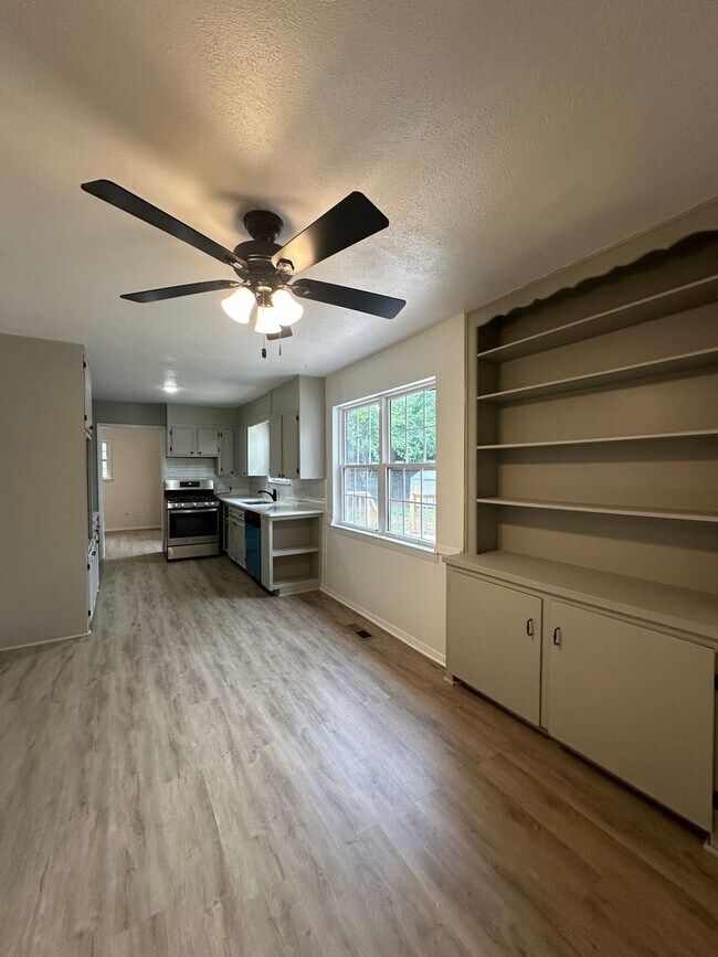 Building Photo - 6 Raleigh Cir