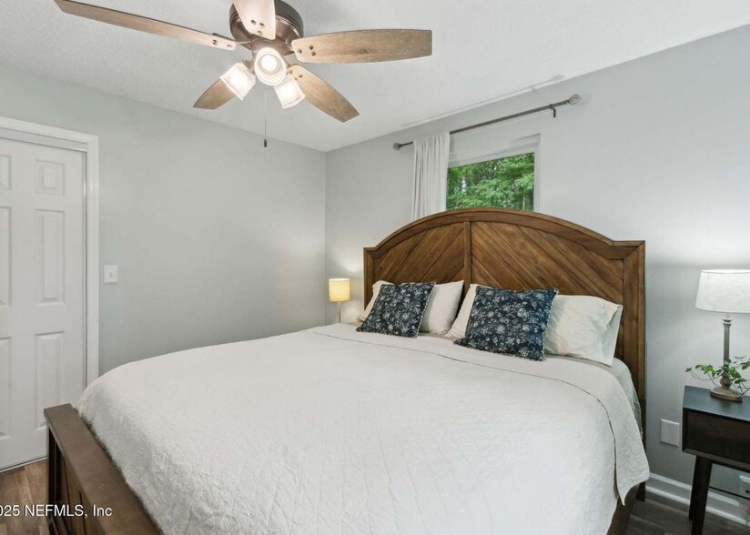 Building Photo - 11723 W Beaver St